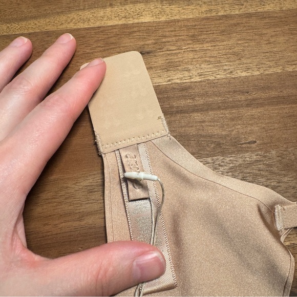 Skims Ultimate Push Up Plunge Clay 36A Nude Bra - Picture 6 of 6